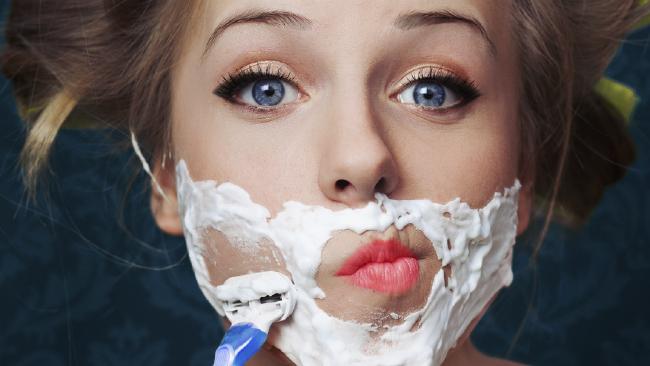 women-shaving-their-faces
